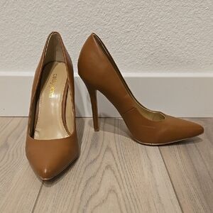 Cathy Jean Women's Tan Pumps